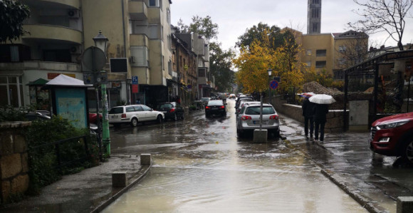 Obilna kiša potopila ulice u Mostaru