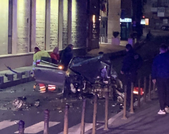 Težak udes u Sarajevu, autom udario u zid