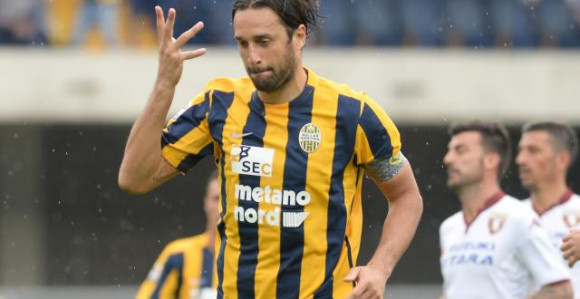 Тони из копачки у фотељу Вероне!