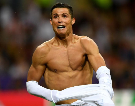 Sklonite se Kluni, Bred Pit... dolazi ON!