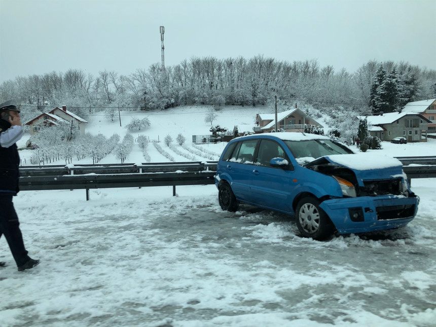 Udes na autoputu kod Visokog