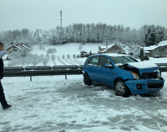 Udes na autoputu kod Visokog