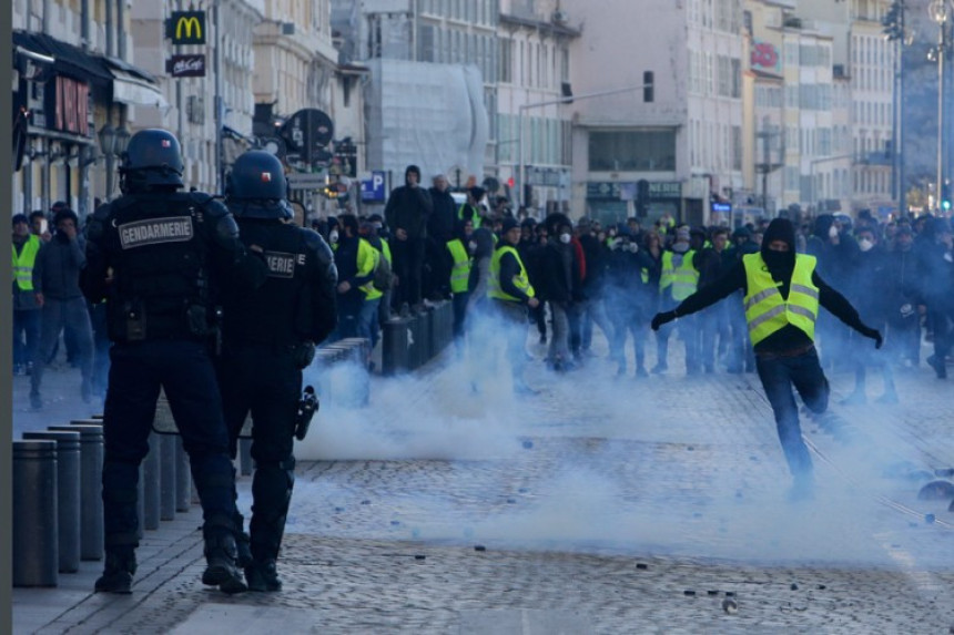 Rusi optuženi i za proteste