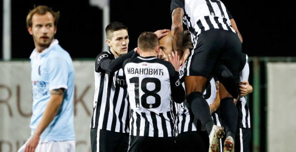 Rikardo ga dvaput dade, Partizanu puna šaka brade!