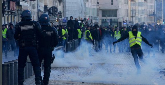 Rusi optuženi i za proteste