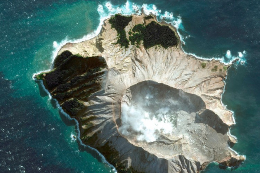 Pet osoba mrtvo u erupciji vulkana na Novom Zelandu