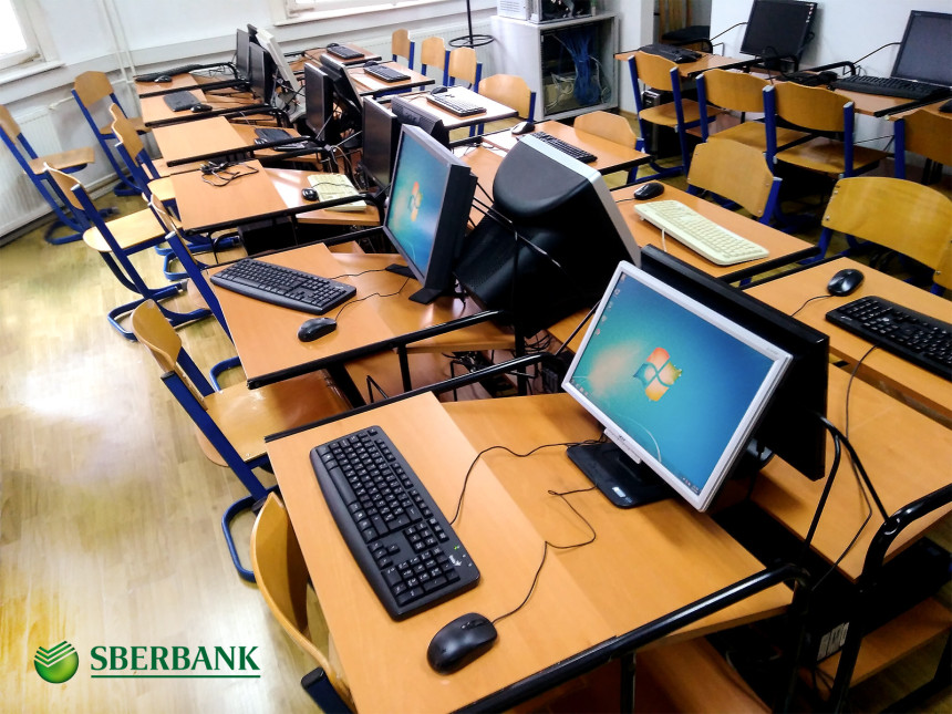 Sberbank donirala pet računara Medicinskoj školi