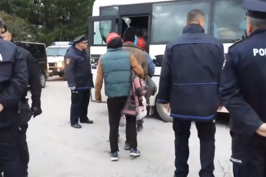 Бихаћ: Мигранте пребацују на Вучјак (ВИДЕО)