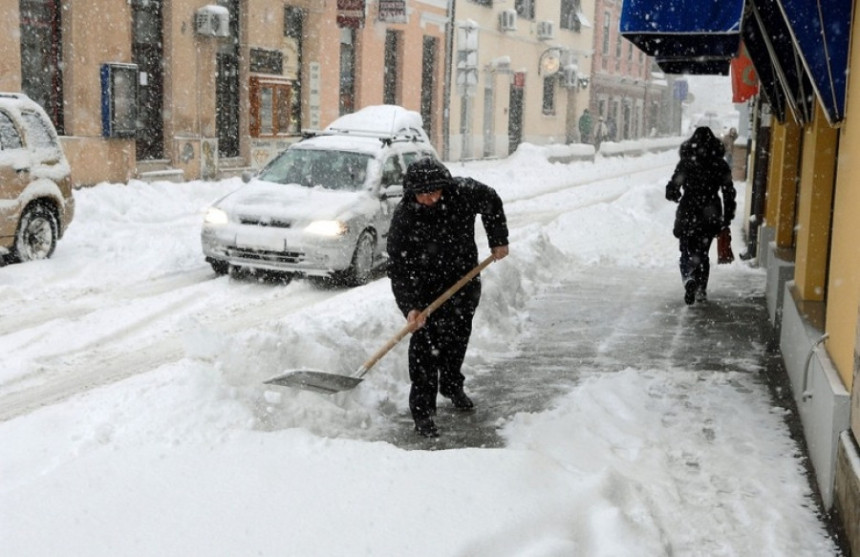 I danas duboko u minusu uz snijeg