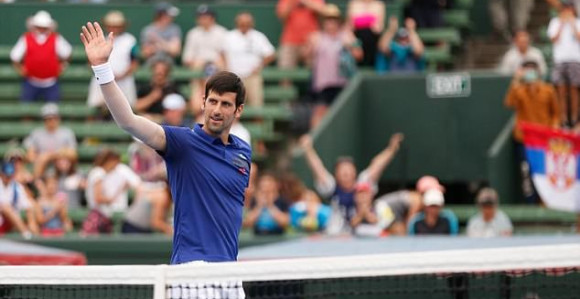 Video: Kao nekad - Đoković "crtao" po terenu!