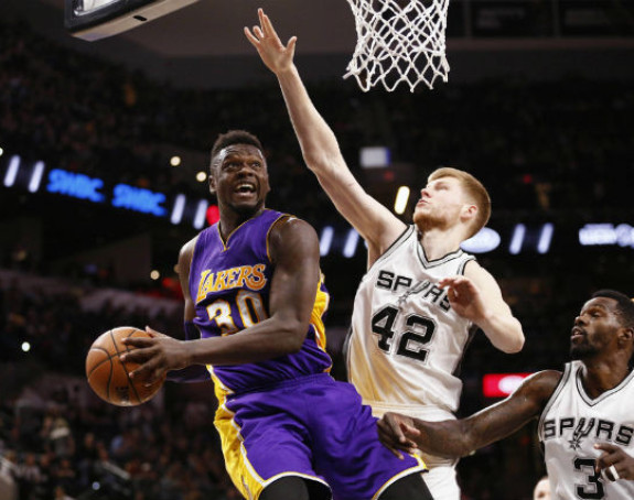 Počinje da sija zvijezda Davida Bertansa u NBA i Sparsima!