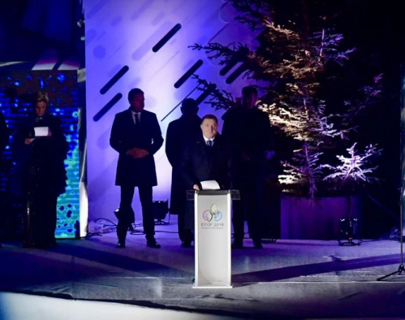 Zvižduci i aplauz za Dodika?!