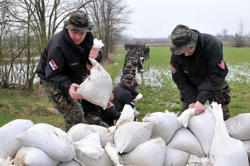 Srbija: Žandarmerija pomaže ugroženima