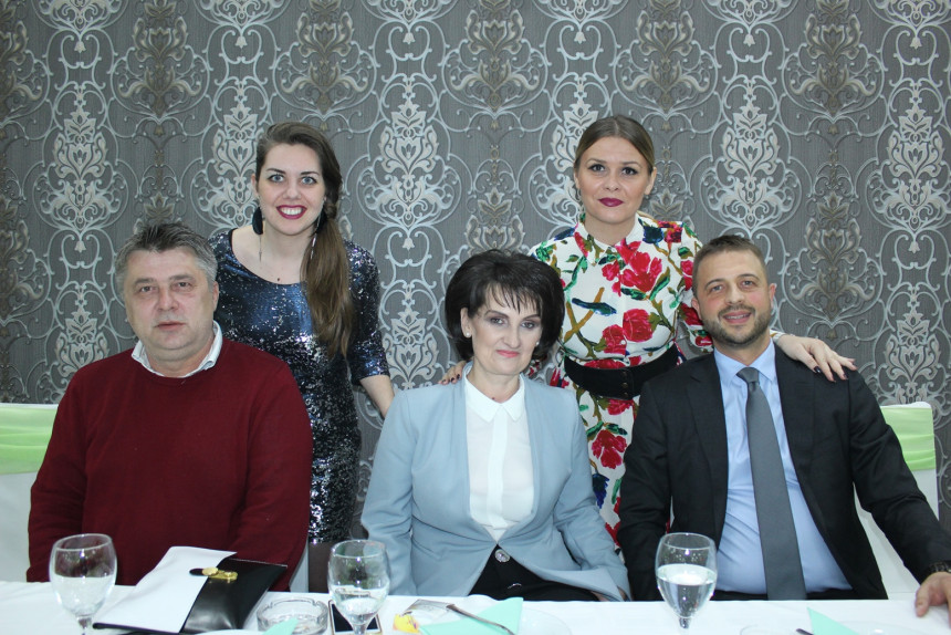 Свечано поводом Дана жена