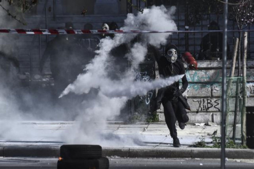 Sukob anarhista s grčkom policijom