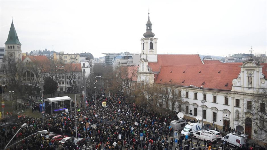 Građani tražili ostavku premijera 