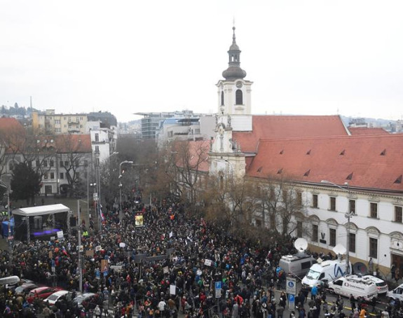 Građani tražili ostavku premijera 