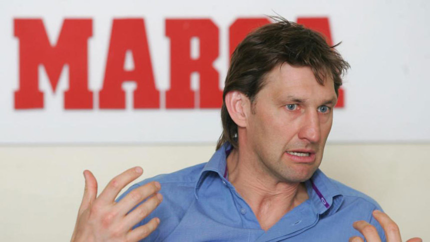 Legenda Arsenala na klupi Granade!