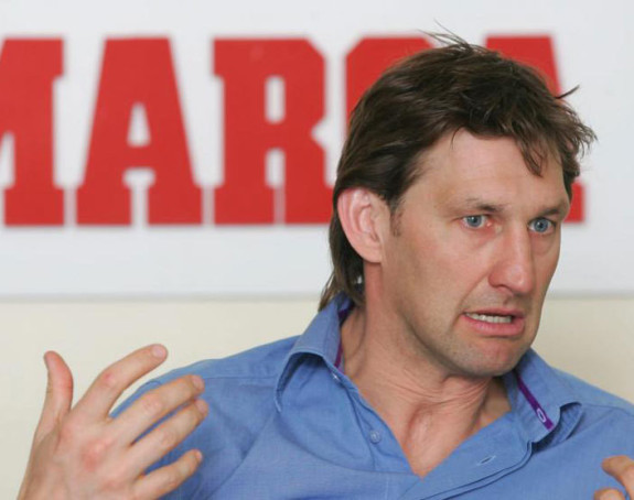 Legenda Arsenala na klupi Granade!