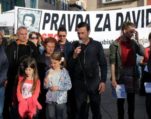 Davidov otac pokazao prvi dokument