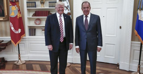 Tramp Lavrovu: Obuzdajte Asada