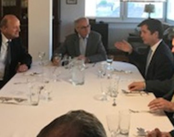 Kritičari sudija kod ambasadora 