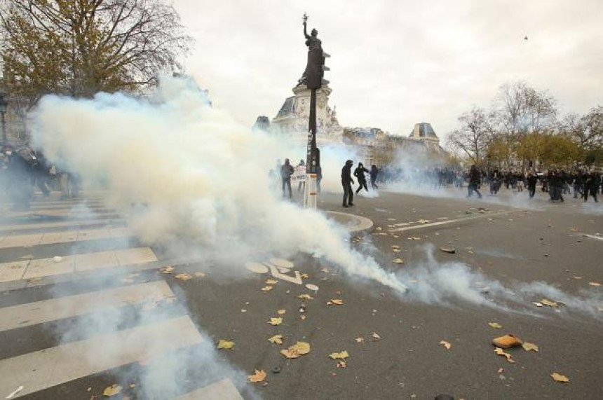 ЕП - У Паризу кува: "Вратићемо штрајкаче силом на посао"!