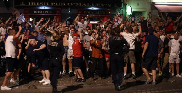 EP - video: Tuča Engleza i Francuza pred početak prvenstva!