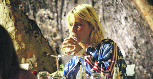 Trudna Milica se dohvatila čaše