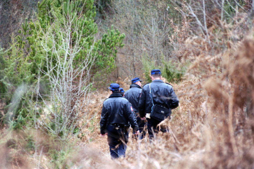 Policija traga za odbjeglim ubicom