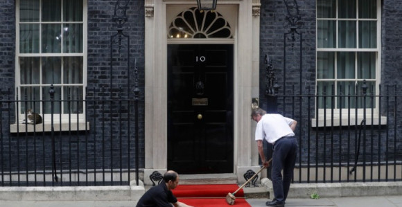 Ко ће наслиједити Терезу Меј?