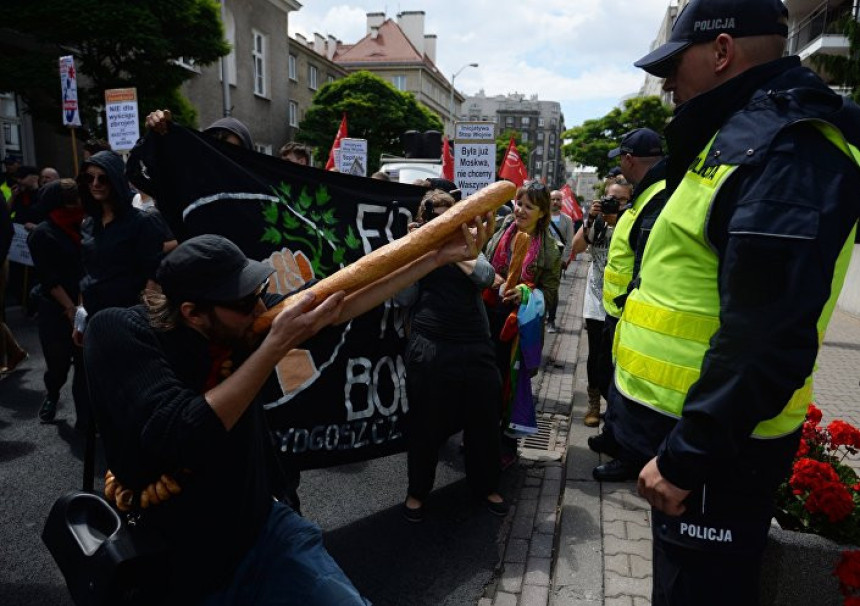 Protesti protiv NATO na ulicama Varšave