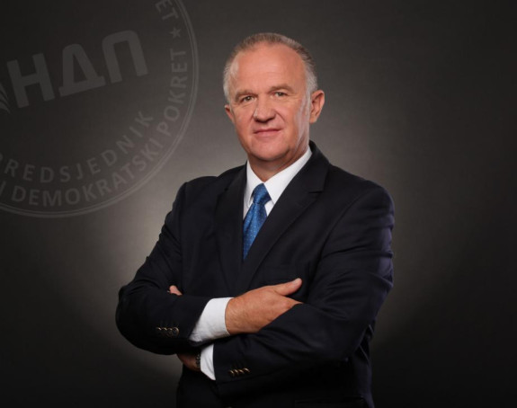 Чавић: Радојичићу је Додик велики терет