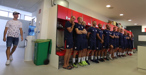 Dirljivo u svlačionici Bilbaa: "Skidaj taj kačket"!