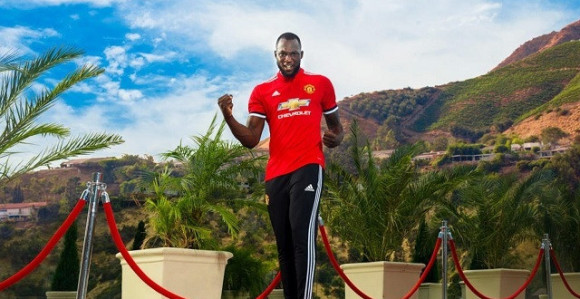 Званично: Најскупља фотка у историји фудбалских трансфера!