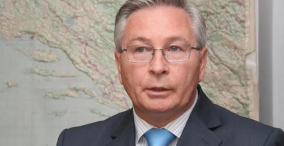 Ко цјепка опозицију, помаже режиму