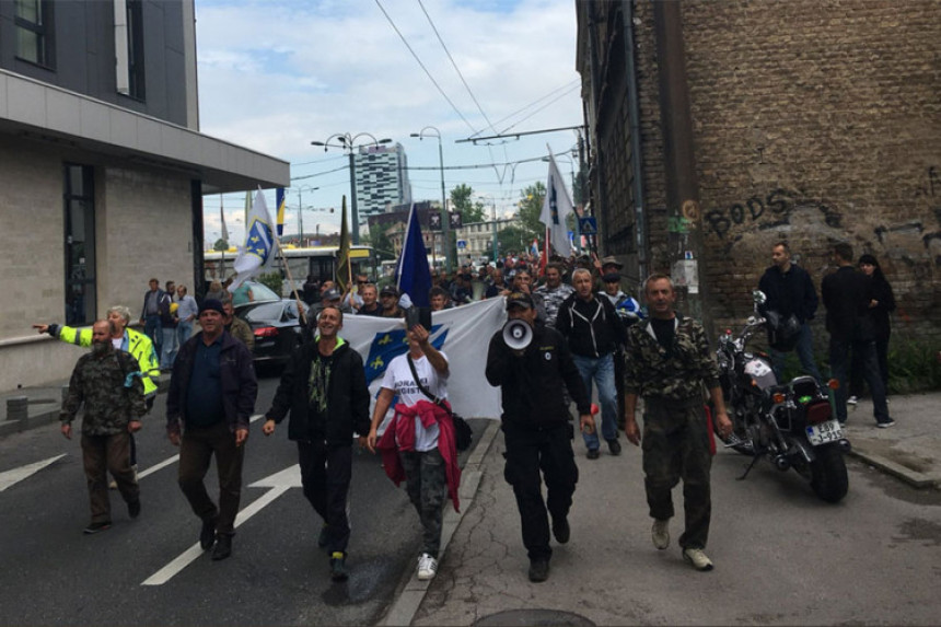 Бивши борци пред Парламентом