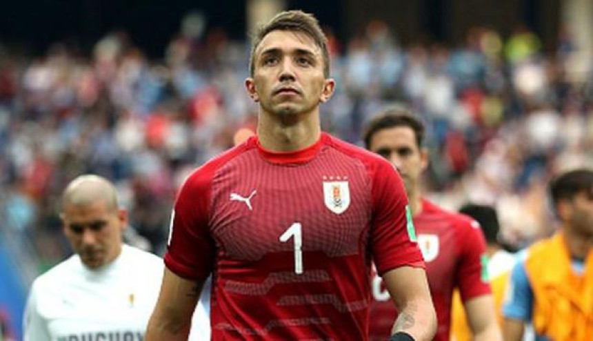 Video: Glavu gore Muslera!