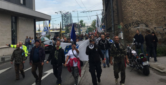 Bivši borci pred Parlamentom