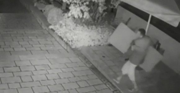 SA: Ukrao sto iz harema džamije