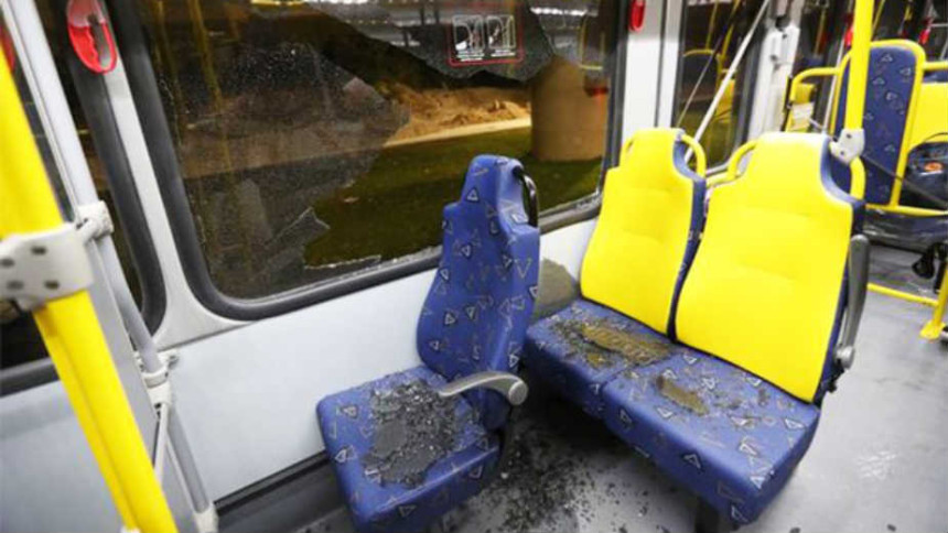 OI: Napadnut autobus s novinarima u Riju – pucnjava ili kamen?!