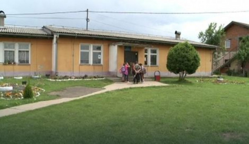 Škola u Priječanima u ruševnom stanju