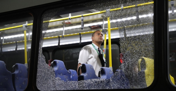 Brazil: Pucano na autobus sa novinarima