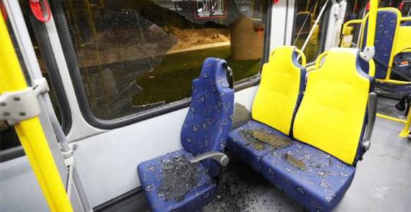OI: Napadnut autobus s novinarima u Riju – pucnjava ili kamen?!