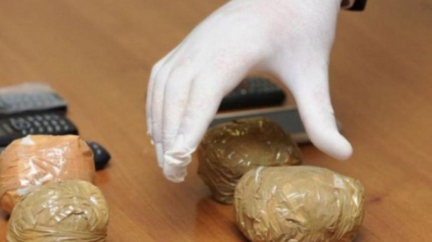 Zaplijenjeno oko kilogram heroina 