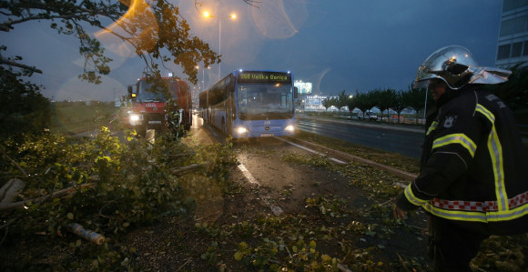 Olujno nevrijeme stiglo u Zagreb