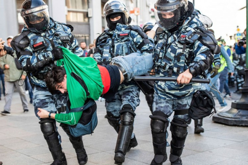 Neodobren skup: Policija uhapsila 136 ljudi u Moskvi