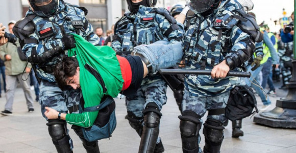 Неодобрен скуп: Полиција ухапсила 136 људи у Москви