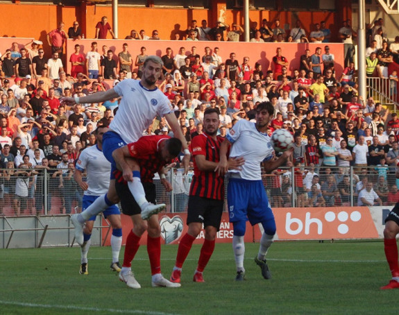 PL BiH: Burno u Zenici, flašama na trenera Želje!