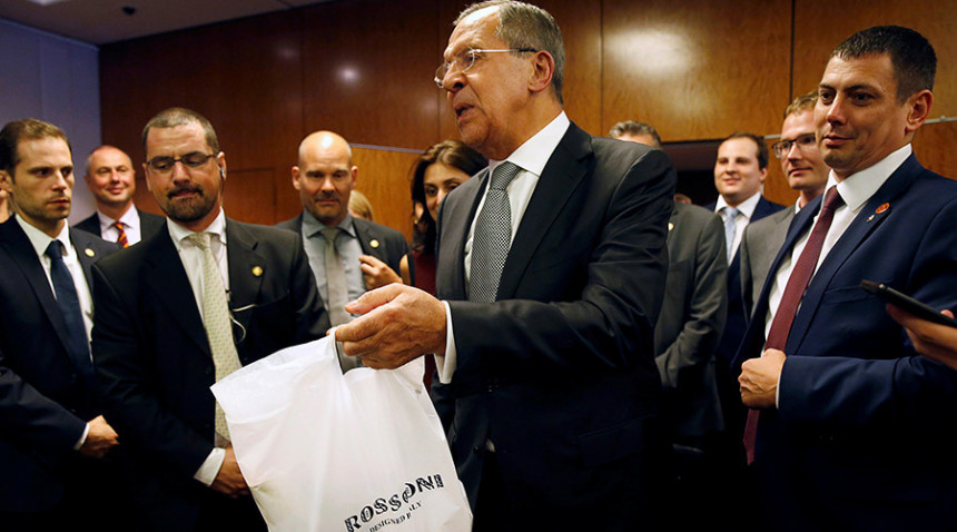 Lavrov novinarima donio dvije flaše votke